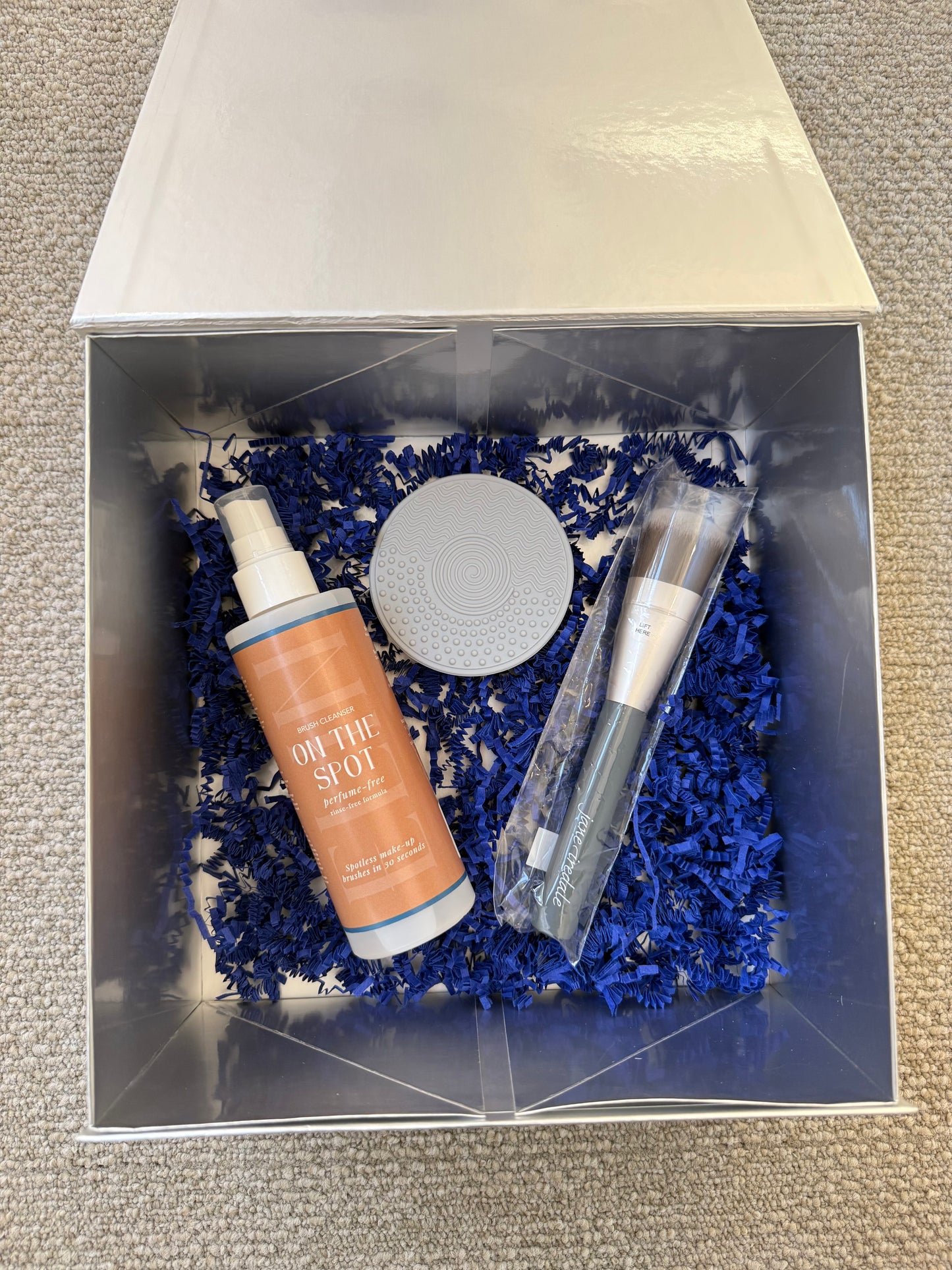 Gift Box Clean Brush Essentials